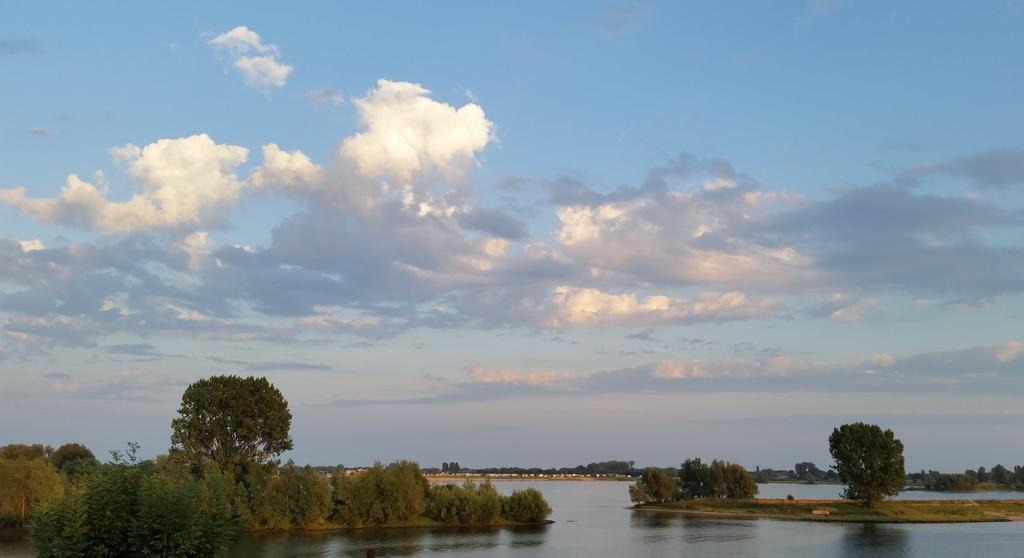 'T Oude Veerhuis Heerewaarden Екстериор снимка